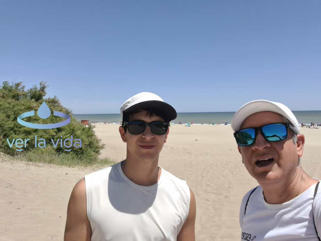 Con mi hijo corriendo en la playa. Un desafío que queríamos cumplir juntos.